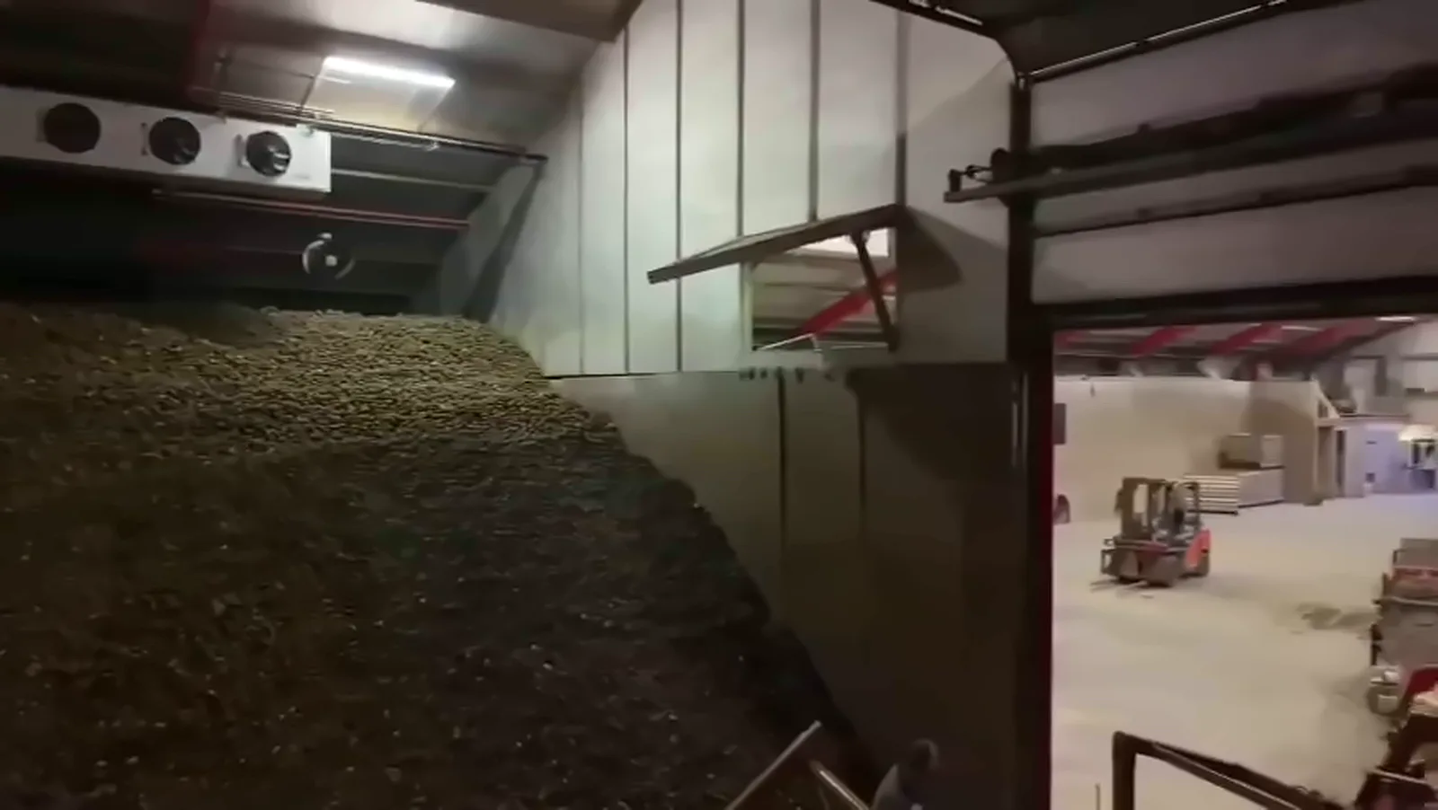 Aardappelen in de gekoelde bewaarschuur